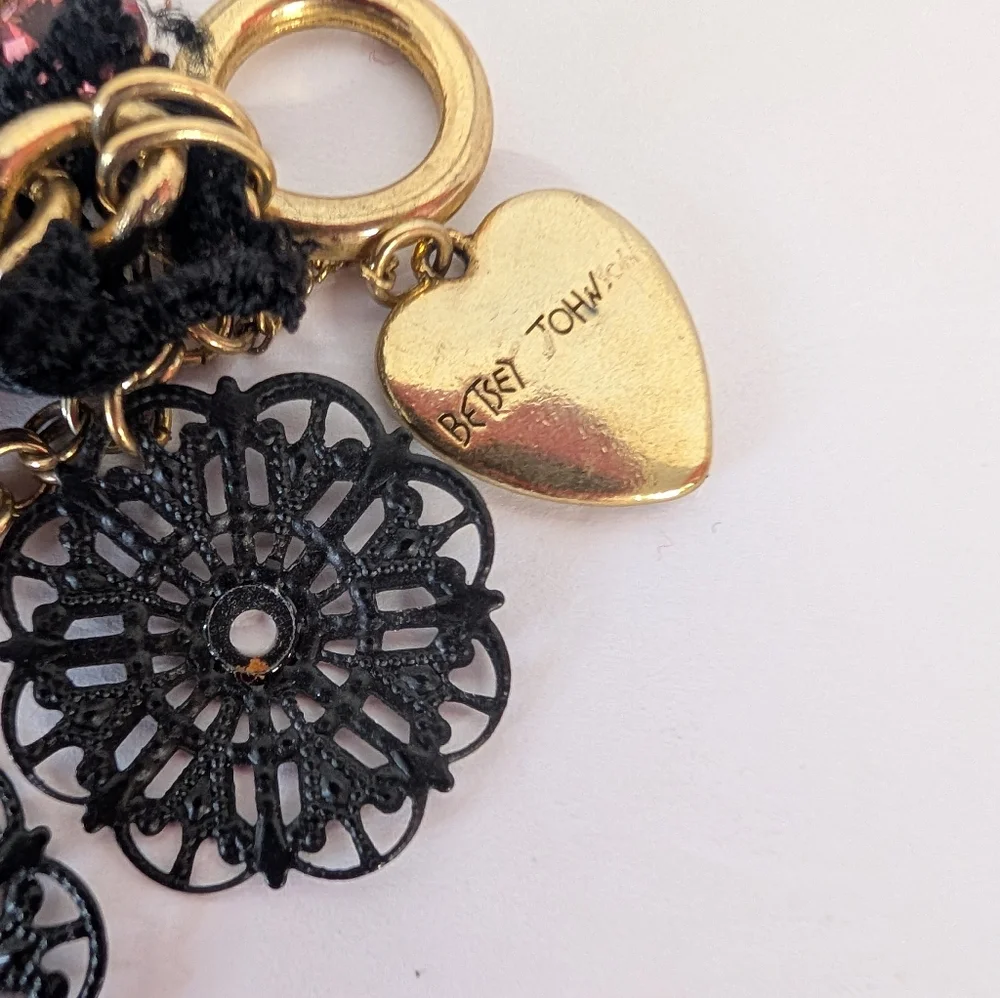 Bracelet Betsey Johnson Black Gold Heart Pink Rhinestone Three Strand Charm